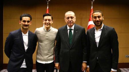 Erdoğan İngiltərədəki türk futbolçularla görüşdü