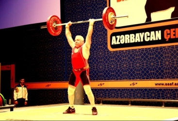 Ustad ağır atletlər arasında Azərbaycan çempionatı keçirilib