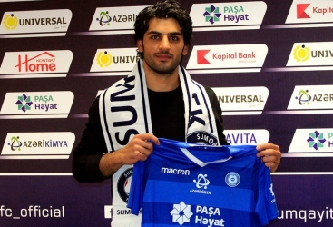 “Sumqayıt” futbol klubu müqavilə imzaladığı oyunçudan imtina edib