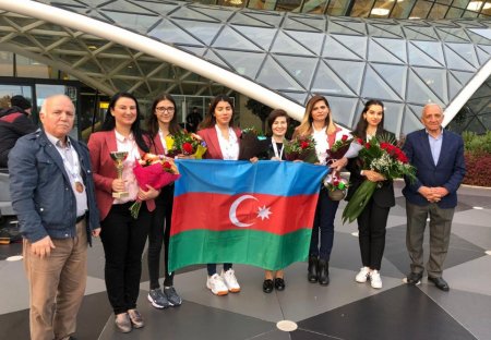 Avropa çempionatında bürünc medal qazanan qadın şahmatçılarımız Vətənə qayıdıblar