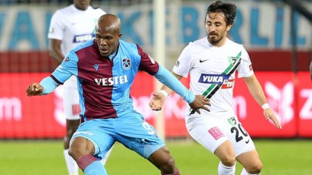 Türkiyə kubokunun səkkizdəbir finalında “Trabzonspor” və “Antalyaspor” komandaları ilk oyunda qalib gəliblər
