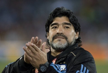 Məşhur futbolçu Dieqo Maradona vəfat edib