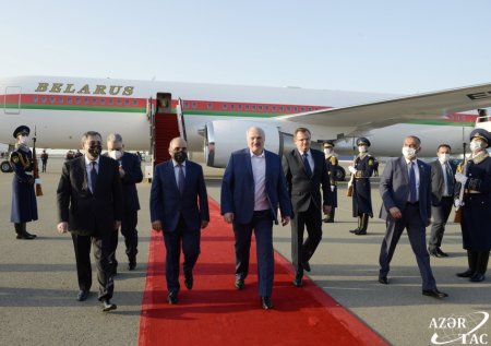 Belarus Respublikasının Prezidenti Aleksandr Lukaşenko Azərbaycana işgüzar səfərə gəlib