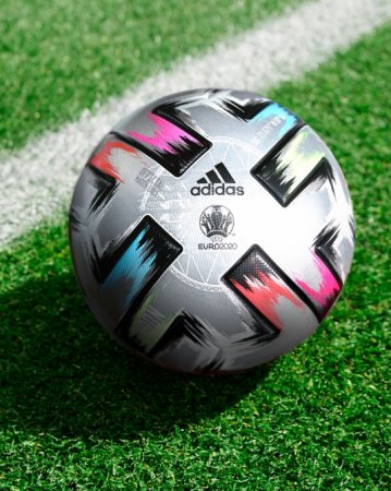 UEFA “Avro-2020”nin finalında istifadə olunacaq topu təqdim edib