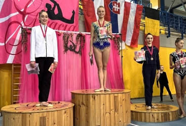 Bədii gimnastika üzrə millimiz Macarıstanda daha bir medal qazanıb