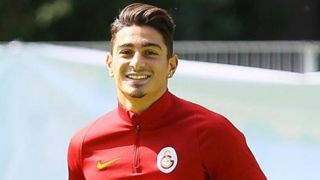 Daha bir türk futbolçu İtaliyaya gedir