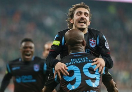 Türkiyə Superliqası: “Trabzonspor” səfərdə minimal hesabla “Bursaspor”u məğlub edib