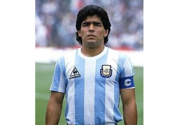 Dieqo Maradona dünyanın ən texnikalı futbolçusu seçilib
