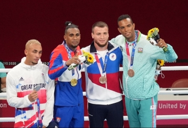 “Tokio-2020”: Azərbaycan boksçusuna bürünc medal təqdim olunub
