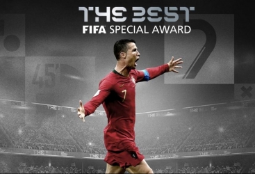 Ronaldoya FIFA-nın xüsusi mükafatı təqdim olunub