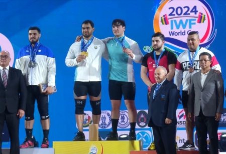 Dünya Kuboku: Azərbaycan ağırlıqqaldıranı üç gümüş medal qazanıb