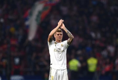 Toni Kroos karyerasını başa vuracağını açıqlayıb