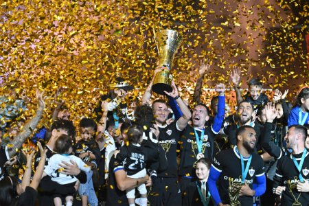 Futbol üzrə Azərbaycan çempionatının qalibi olan “Qarabağ” klubu mükafatlandırılıb