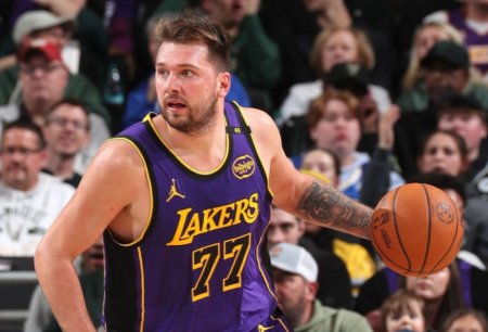 Məşhur basketbolçu komandası ilə 165 milyon dollar dəyərində 3 illik müqavilə imzalayıb Məşhur basketbolçu komandası ilə 165 milyon dollar dəyərində 3 illik müqavilə imzalayıb
