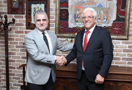 “Qarabağ”ın prezidenti: Biz təkcə futbol oynamırıq, dəyərləri, tarixi və birliyi təmsil edirik “Qarabağ”ın prezidenti: Biz təkcə futbol oynamırıq, dəyərləri, tarixi və birliyi təmsil edirik