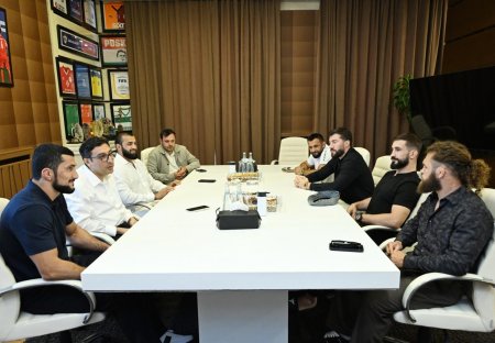 UFC ulduzları nazirliyin qonağı oldu – Fərid Qayıbov idmançıları qəbul etdi